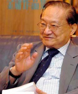 新浪第二届华语原创文学大奖赛评委:金 庸