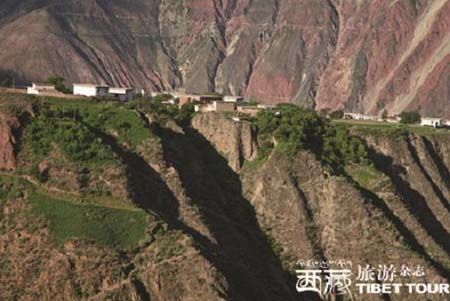 纵穿古驿路" alt=