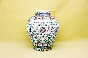 清斗彩描金罐 清斗彩描金罐