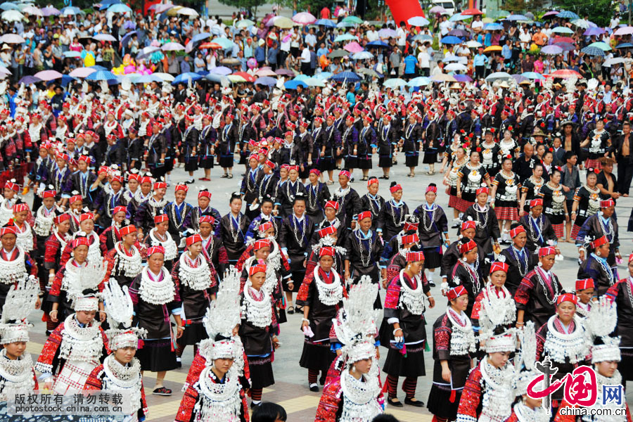 贵州剑河大搞午村苗族水鼓舞,一般选在每年农历六月第一个卯日之后的第一个丑日举行“起鼓”仪式。中国网图片库 杨文斌摄 贵州剑河大搞午村苗族水鼓舞,一般选在每年农历六月第一个卯日之后的第一个丑日举行“起鼓”仪式。中国网图片库 杨文斌摄