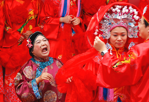 解说中式婚礼习俗中媒婆的重要性 \