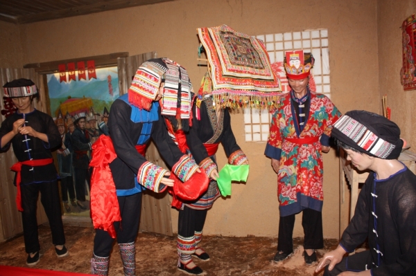 壮族婚俗礼仪情歌对唱与婚后“不坐家” 壮族婚俗礼仪情歌对唱与婚后“不坐家”