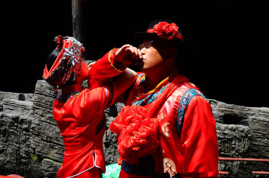 婚礼交杯酒习俗始于周代 以合卺为结婚代称 婚礼交杯酒习俗始于周代 以合卺为结婚代称