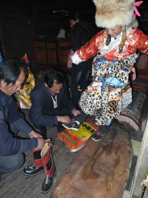 摩梭族的成年礼 摩梭族的成年礼