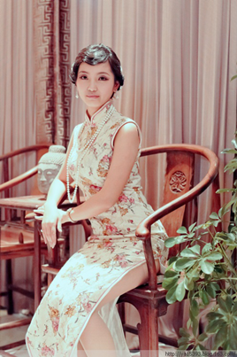 女士饰品佩戴是服饰礼仪的重要组成部分 \