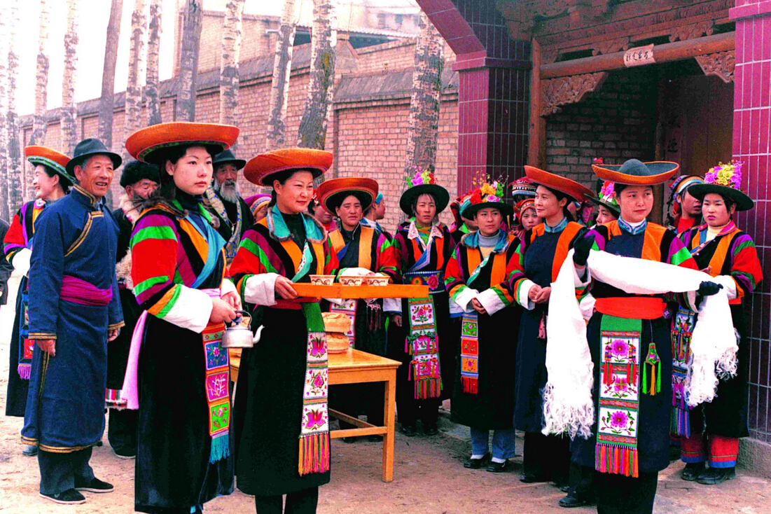 土族敬酒的礼仪 土族敬酒的礼仪