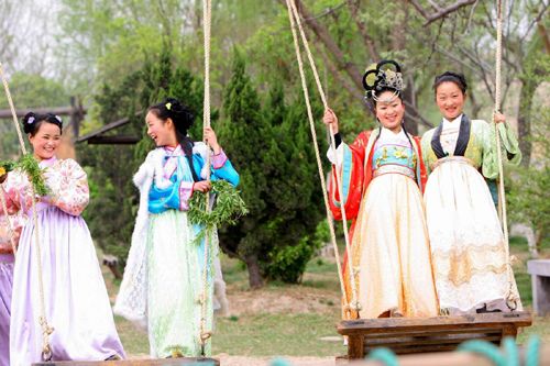 “秋千”一词究竟是怎么来的? \