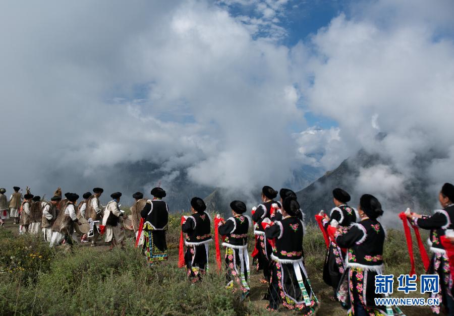 (晚报)(1)四川理县:“白石祭”再现古羌民族文化