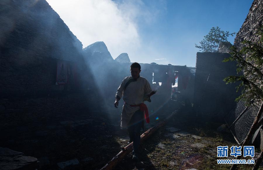 (XHDW)(2)四川理县:“白石祭”再现古羌民族文化