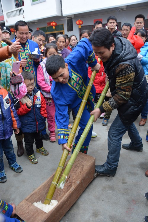 2016年天峨县迎新春群众性文化活动暨旅游推介会之壮乡刨汤节(图)