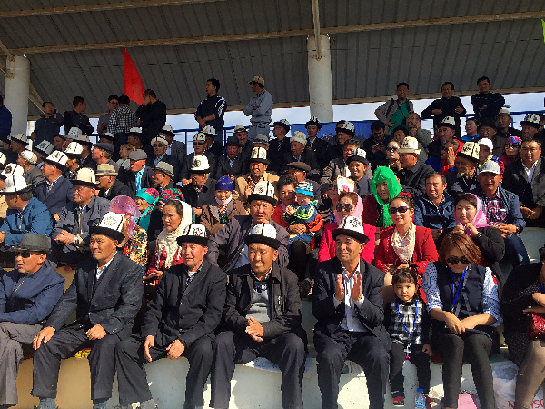 \ 柯尔克孜小伙帕米尔高原马上竞技