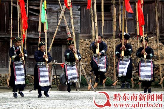 南猛老人芦笙舞_副本.jpg 南猛老人芦笙舞_副本.jpg