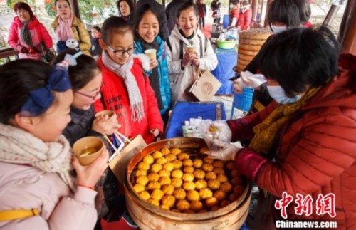赏畲舞看非遗浙江安吉畲村“山哈”风情迎客来